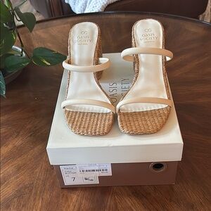 Oasis Cream and Tan Sandals